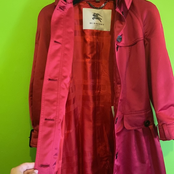 AUTHENTIC Red Burberry trench coat - Picture 8 of 11